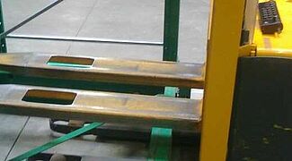 Mobile racking system detail